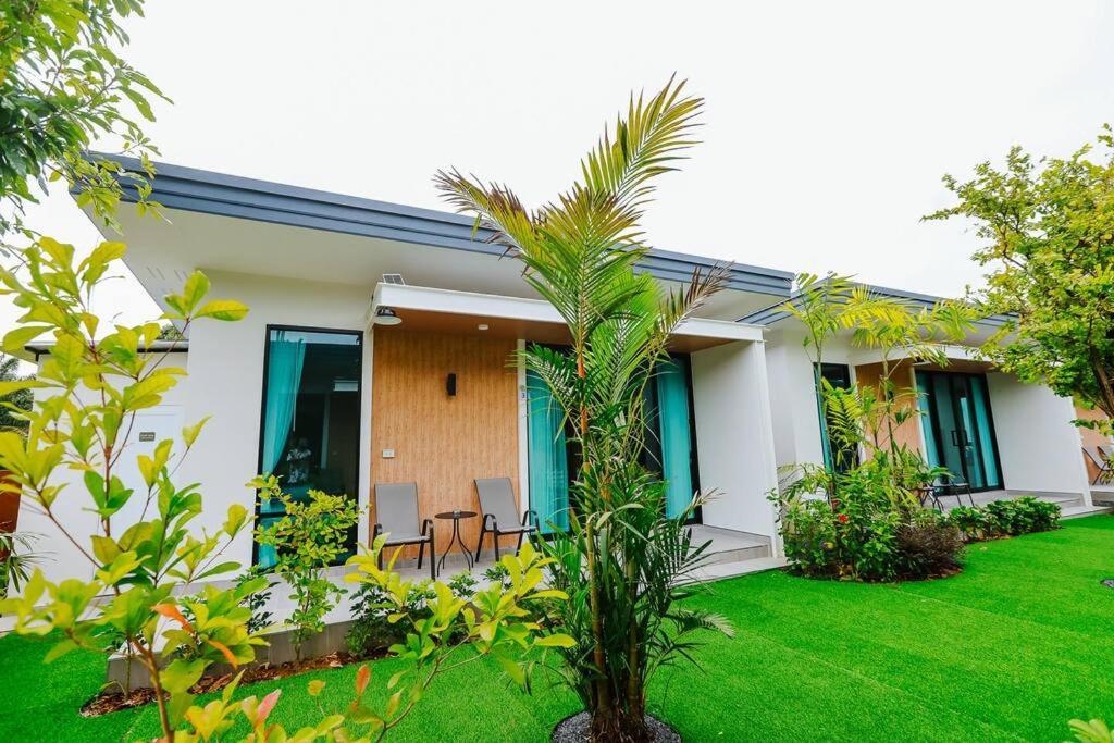 Cheeva Pool Villa Khao Lak Exterior photo